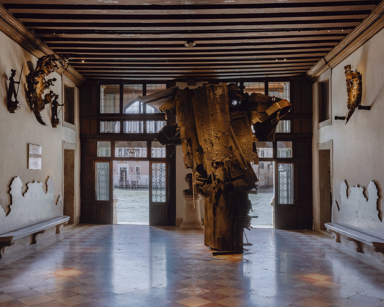 Wystawa <em>The Only True Protest Is Beauty</em> w Fondazione Dries Van Noten, zdj.: Mattedo de Mayda