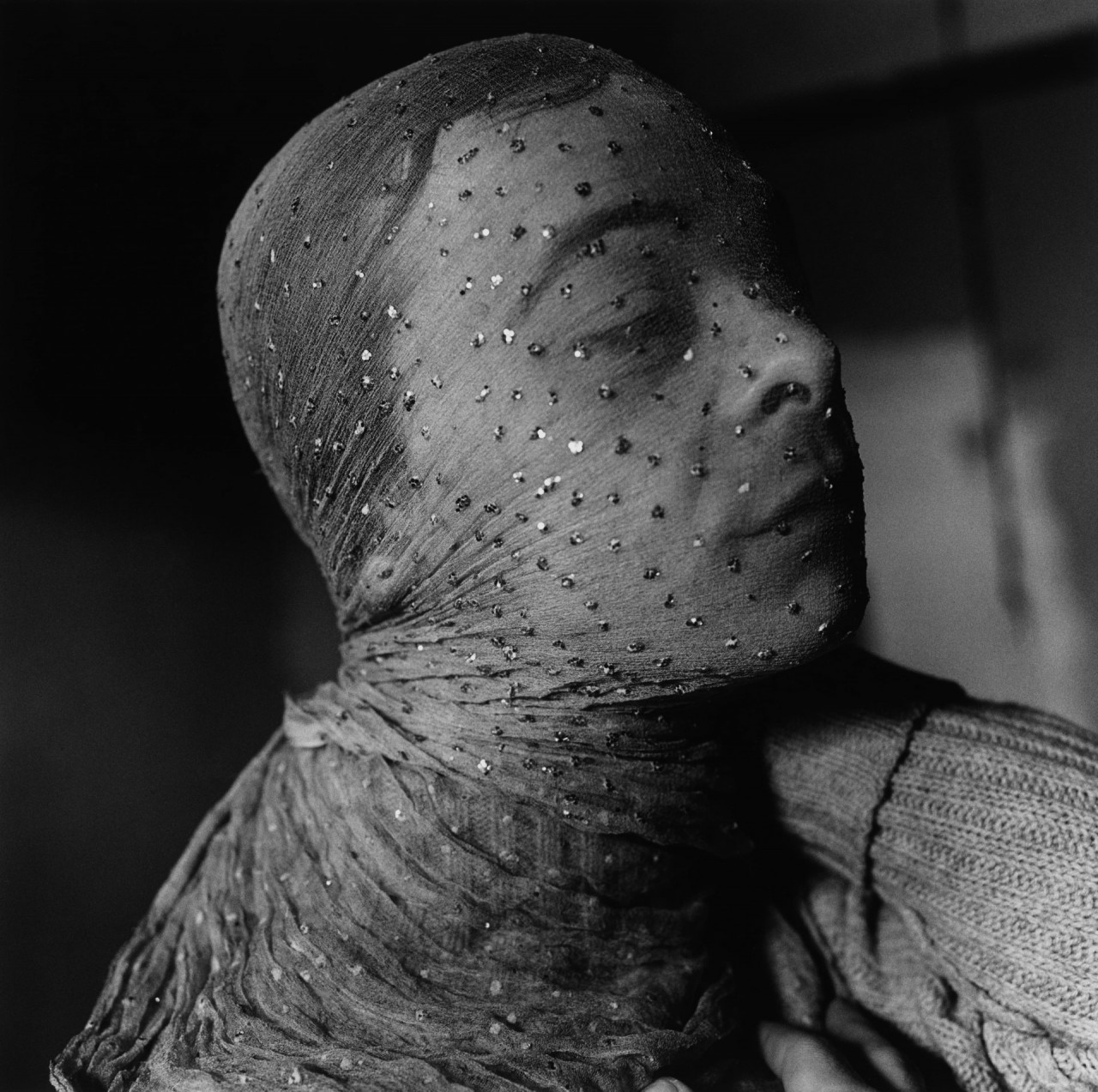 Peter Hujar, Gary Indiana Veiled, 1981, zdj.: The Peter Hujar Archive, Artist Rights Society (ARS), New York and Pace Gallery.