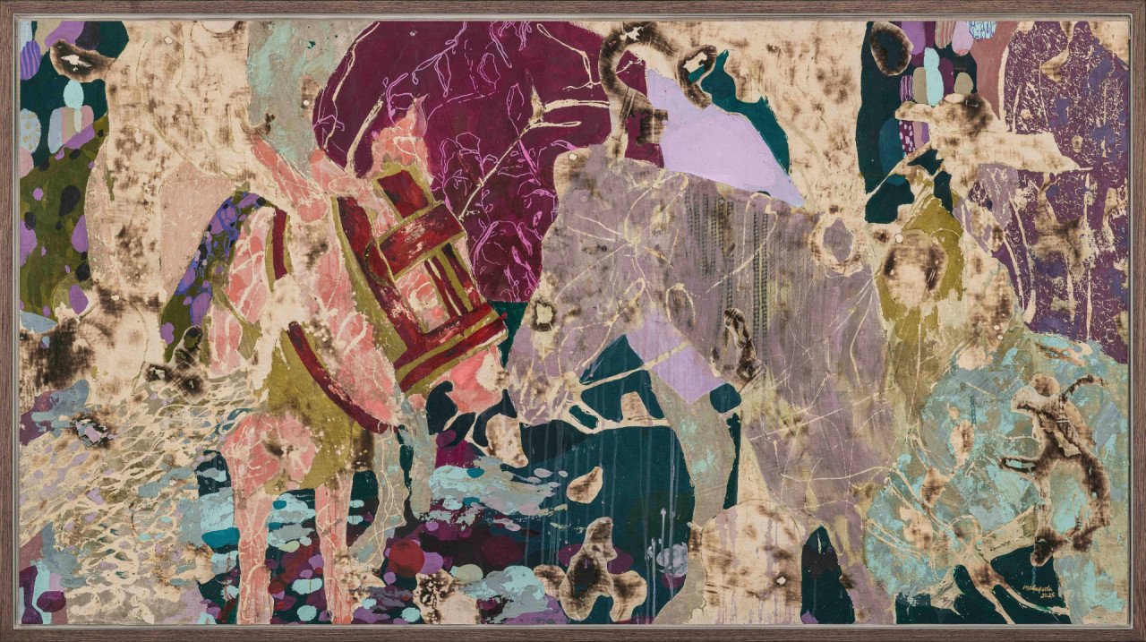 Modupeola Fadugba, <em>The Kiss</em> z cyklu <em>Ojude Oba</em>, 2025, akryl, grafit i tusz na wypalanym płótnie, 183×99 cm Estymacja: 50 000–80 000 €